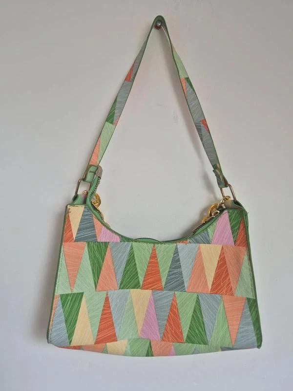 Bolso vintage Y2K multicolor con cadena dorada – photo 2